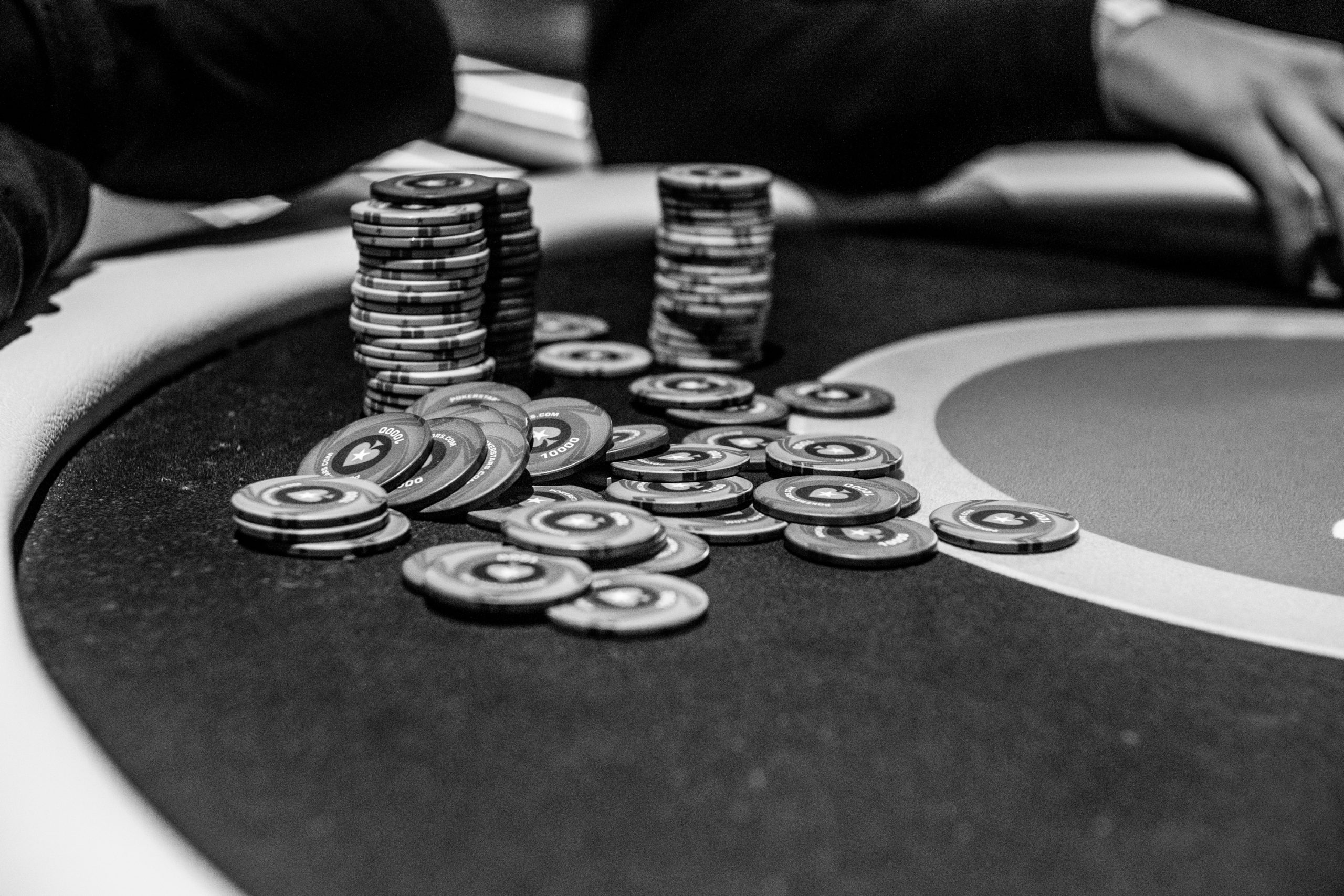 Saiba como Jogar Poker online: Regras, Dicas e Estratégias